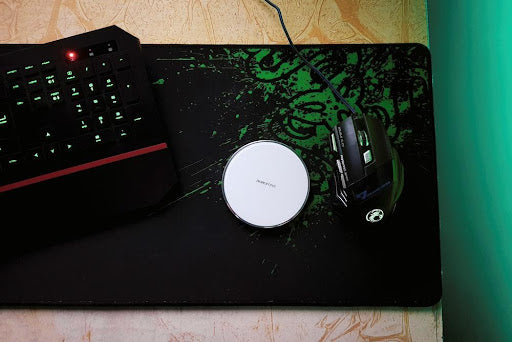 gaming mouse pad with color print on its surface